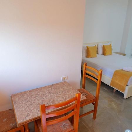 Hotel Adi-Vera Sarandë Exteriör bild