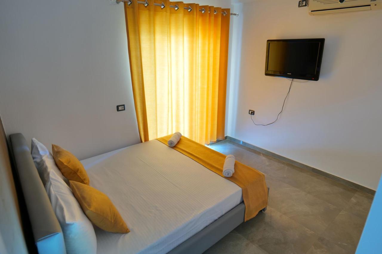 Hotel Adi-Vera Sarandë Exteriör bild