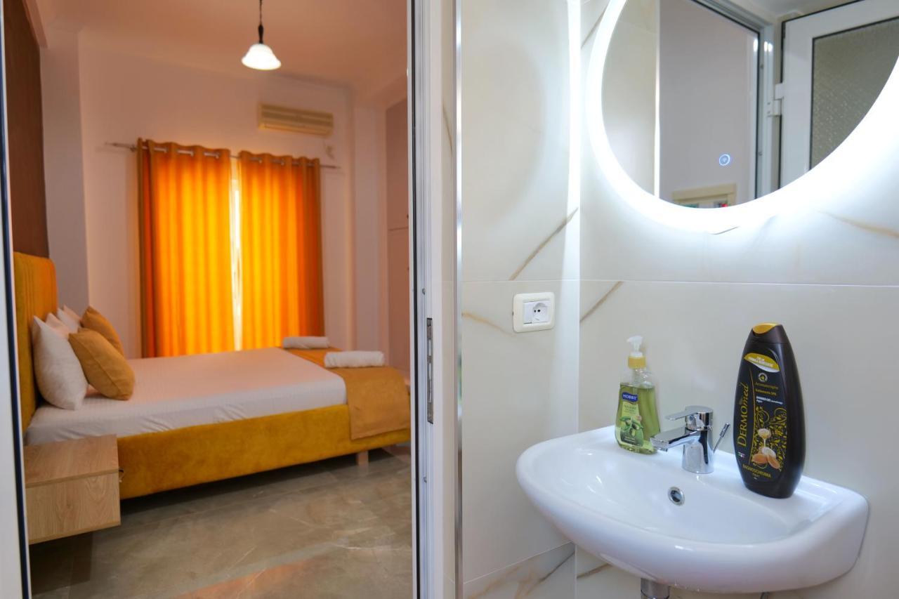 Hotel Adi-Vera Sarandë Exteriör bild