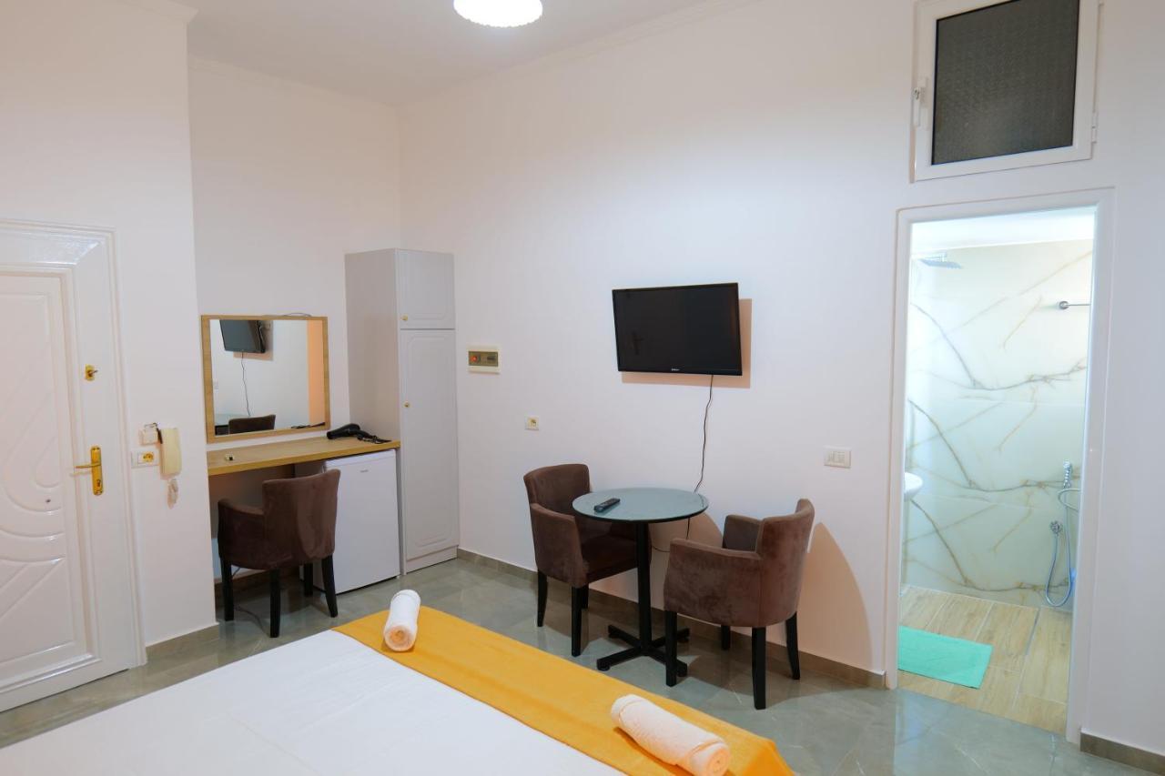 Hotel Adi-Vera Sarandë Exteriör bild