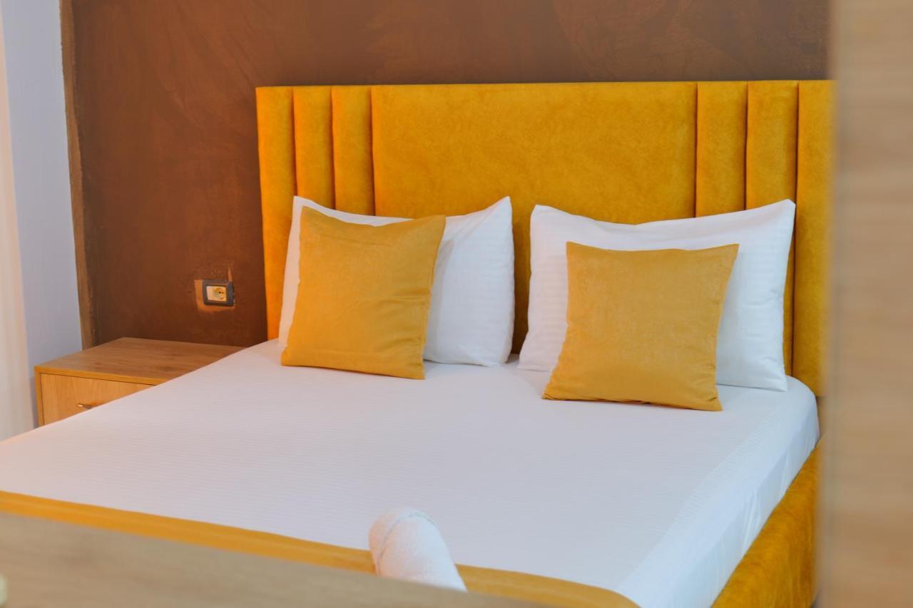 Hotel Adi-Vera Sarandë Exteriör bild